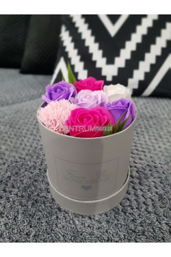Flower box z pachnących róż mydlanych 7891