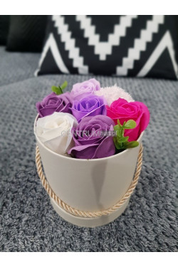 Flower box z pachnących róż mydlanych 7893
