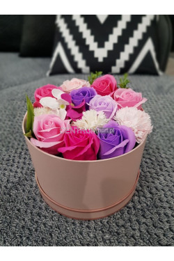 Flower box z pachnących róż mydlanych 7904