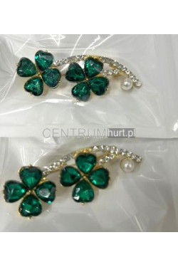 Piękna broszka koniczynka