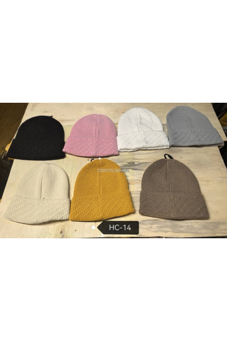 Czapki damskie 1