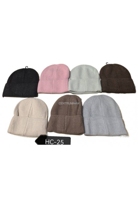 Czapki damskie 1