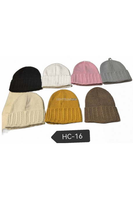 Czapki damskie 1