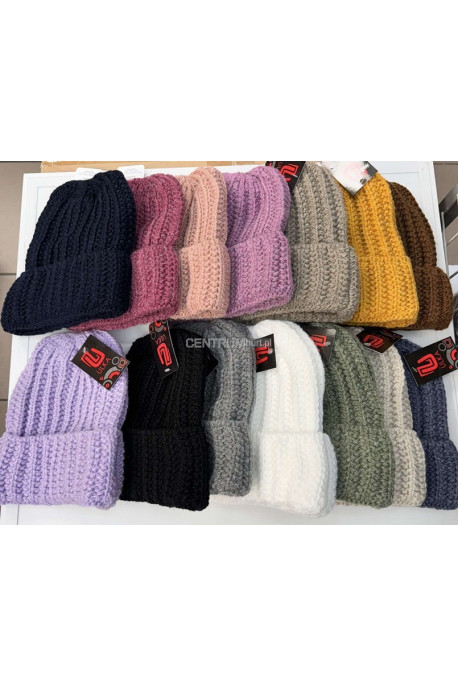 Czapki damskie 87