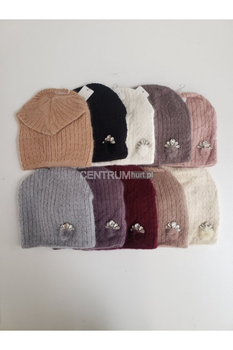 Czapki damskie 21