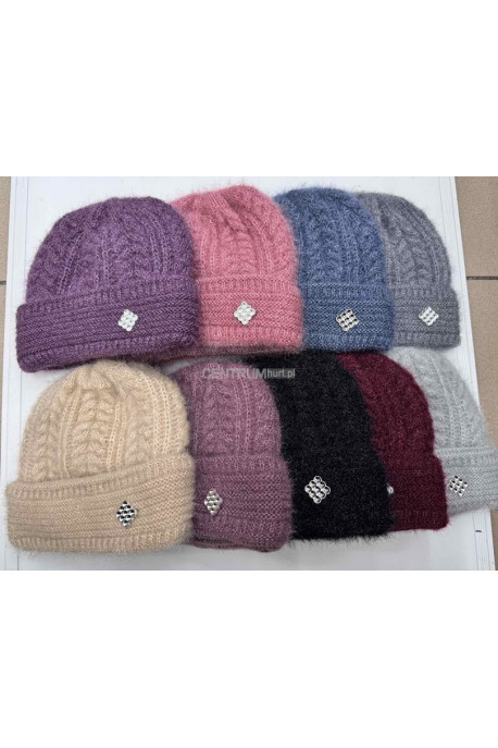 Czapki damskie 34