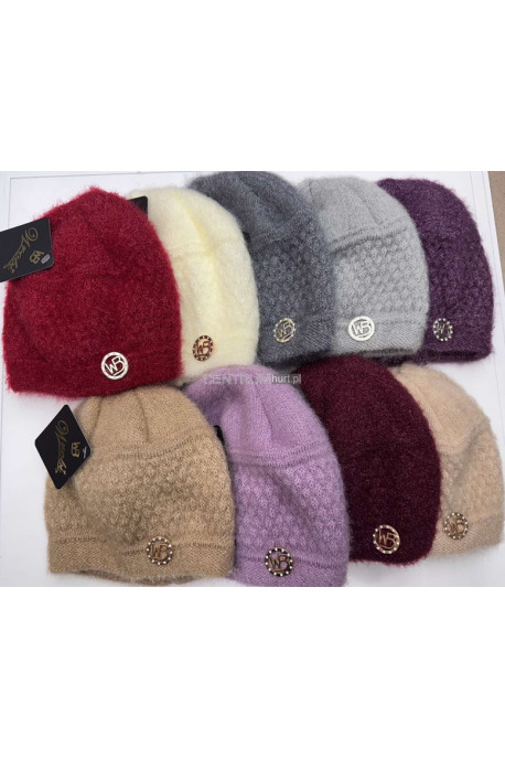 Czapki damskie 34