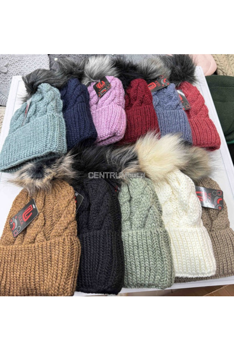 Czapki damskie 34