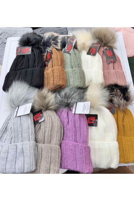 Czapki damskie 34