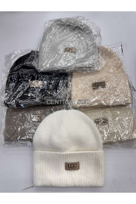 Czapki damskie 34