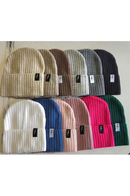 Czapki damskie 34