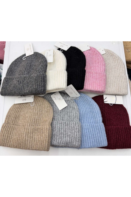 Czapki damskie 34