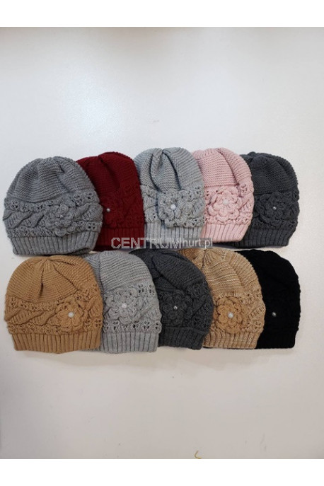 Czapki damskie 28