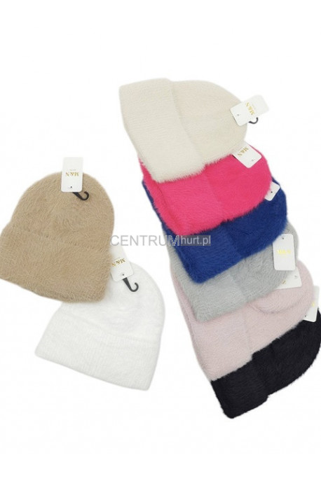 Czapki damskie 42