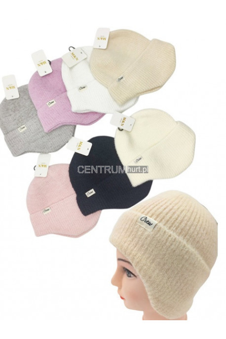 Czapki damskie 42