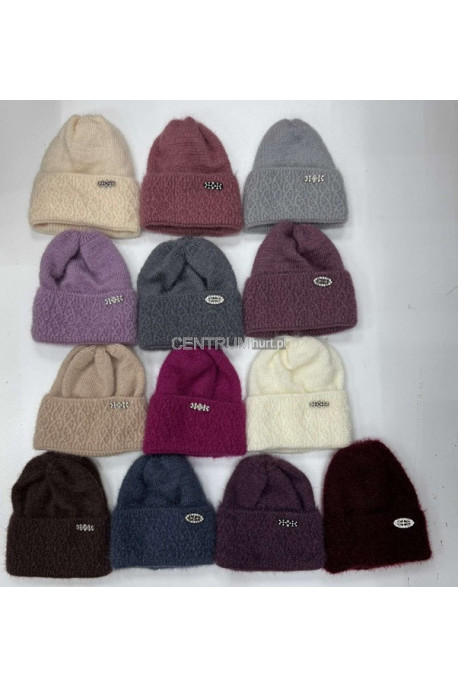 Czapki damskie 47