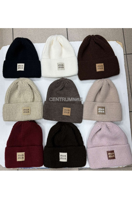 Czapki damskie 47
