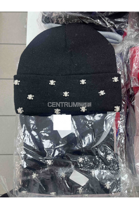 Czapki damskie 18