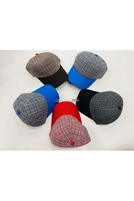 Czapki dziecięce z daszkiem 52