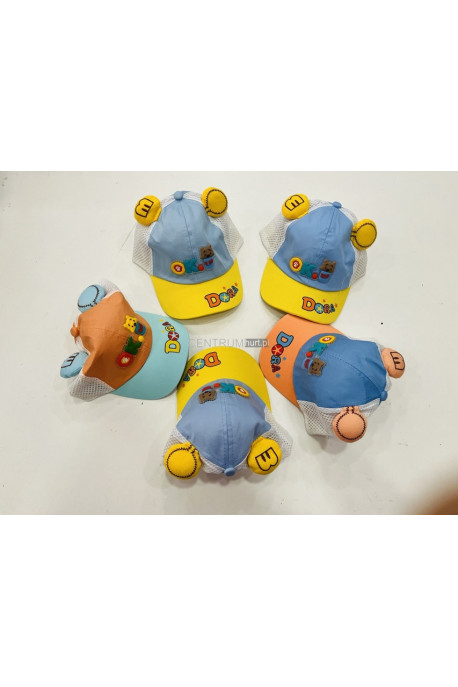 Czapki dziecięce z daszkiem 52